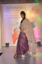Model walks for Manali Jagtap Show at Global Magazine- Sultan Ahmed tribute fashion show on 15th Aug 2012 (231).JPG